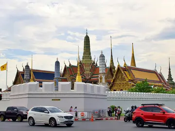 Hochwasser-Chaos in Nonthaburi: Straßen überflutet, Umleitungen nötig!
