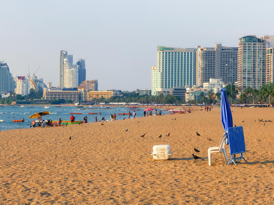 Ein Kenianer wurde am Flughafen Mae Sot festgenommen, nachdem er einen gefälschten Stempel im Reisepass verwendete. Details zum Vorfall und Mutisos illegalem Aufenthalt in Thailand.