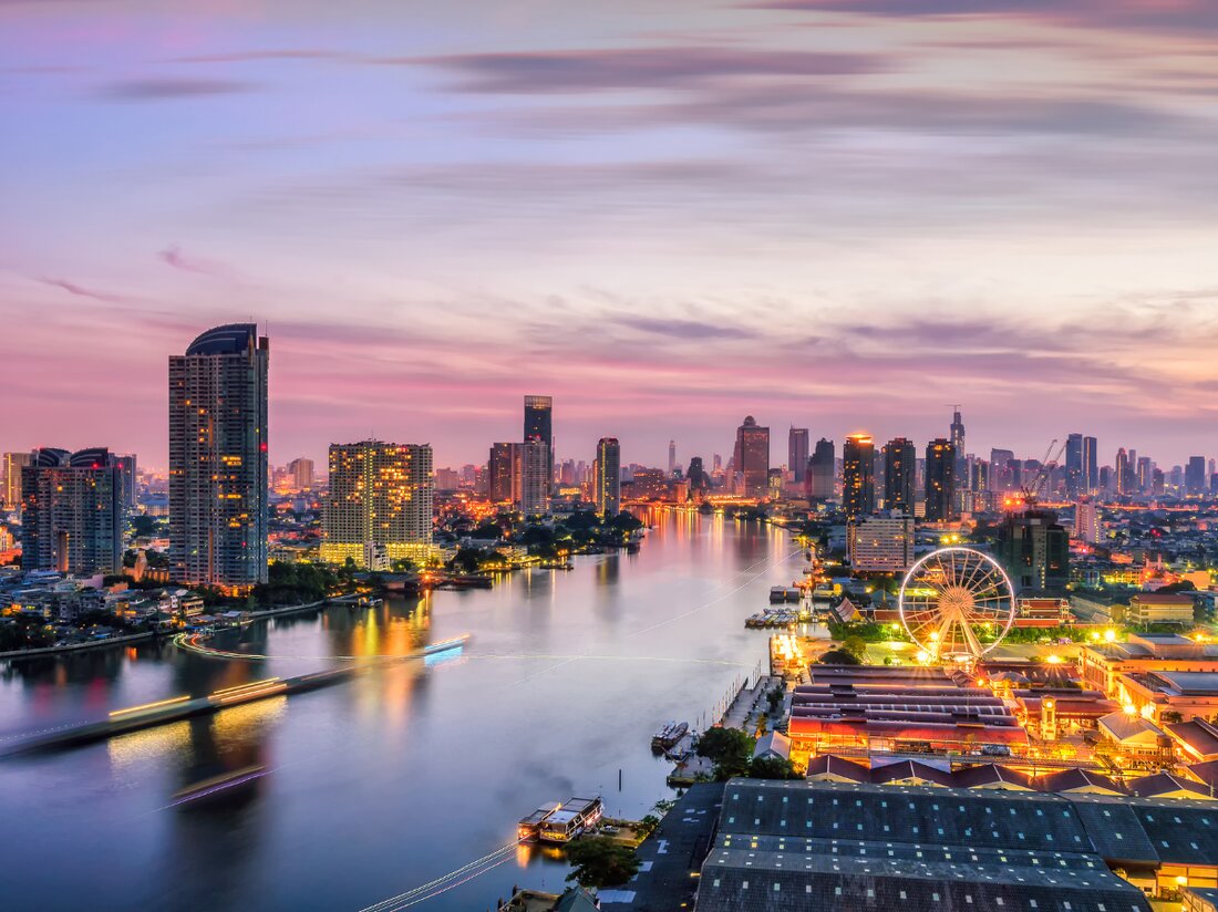 Erfahren Sie, wie Bangkok ab 2025 Echtzeit-Verkehrsüberwachung implementiert, um Staus effizient zu vermeiden.