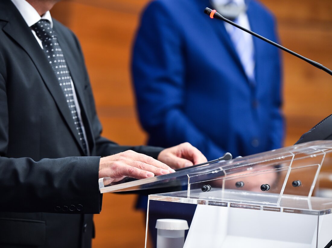 Chada Thaiseth äußert sich zur anstehenden Vertrauensabstimmung im thailändischen Parlament am 27. Oktober 2025. Die Regierung sucht Kooperation mit der Opposition.