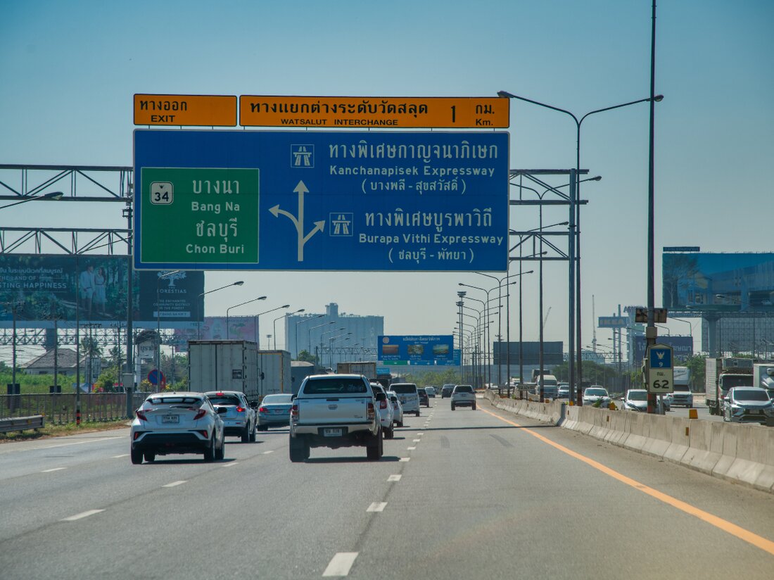 Verkehrsumleitung auf der Vibhavadi Rangsit Straße in Bangkok vom 20. bis 25. November 2025 wegen Bauarbeiten an Fußgängerbrücke.