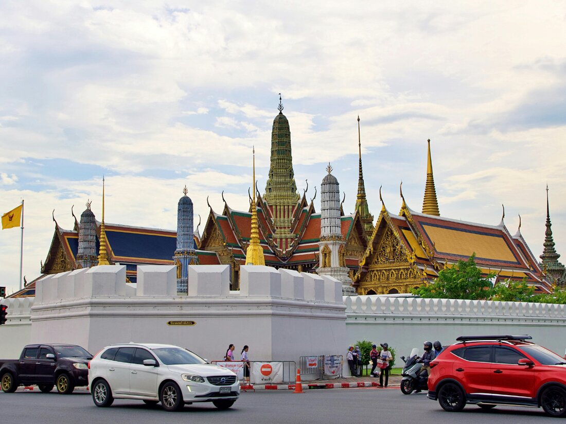 Überflutungen in Nonthaburi am 9. November 2025: Verkehrseinschränkungen, 60 cm Wasserstand, Umleitungen und Notmaßnahmen.