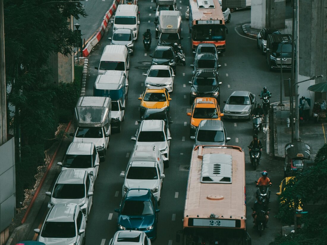 Die MRTA kündigt ab dem 15. November 2025 eine Verkehrsumleitung für Bauarbeiten an der Orange Line in Bangkok an.