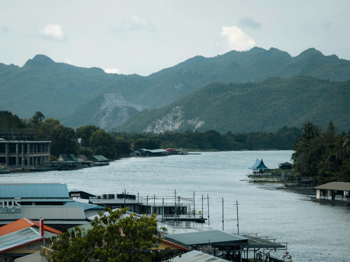 Gouverneur Sitthiphan fördert neue Infrastrukturprojekte in Thonburi!